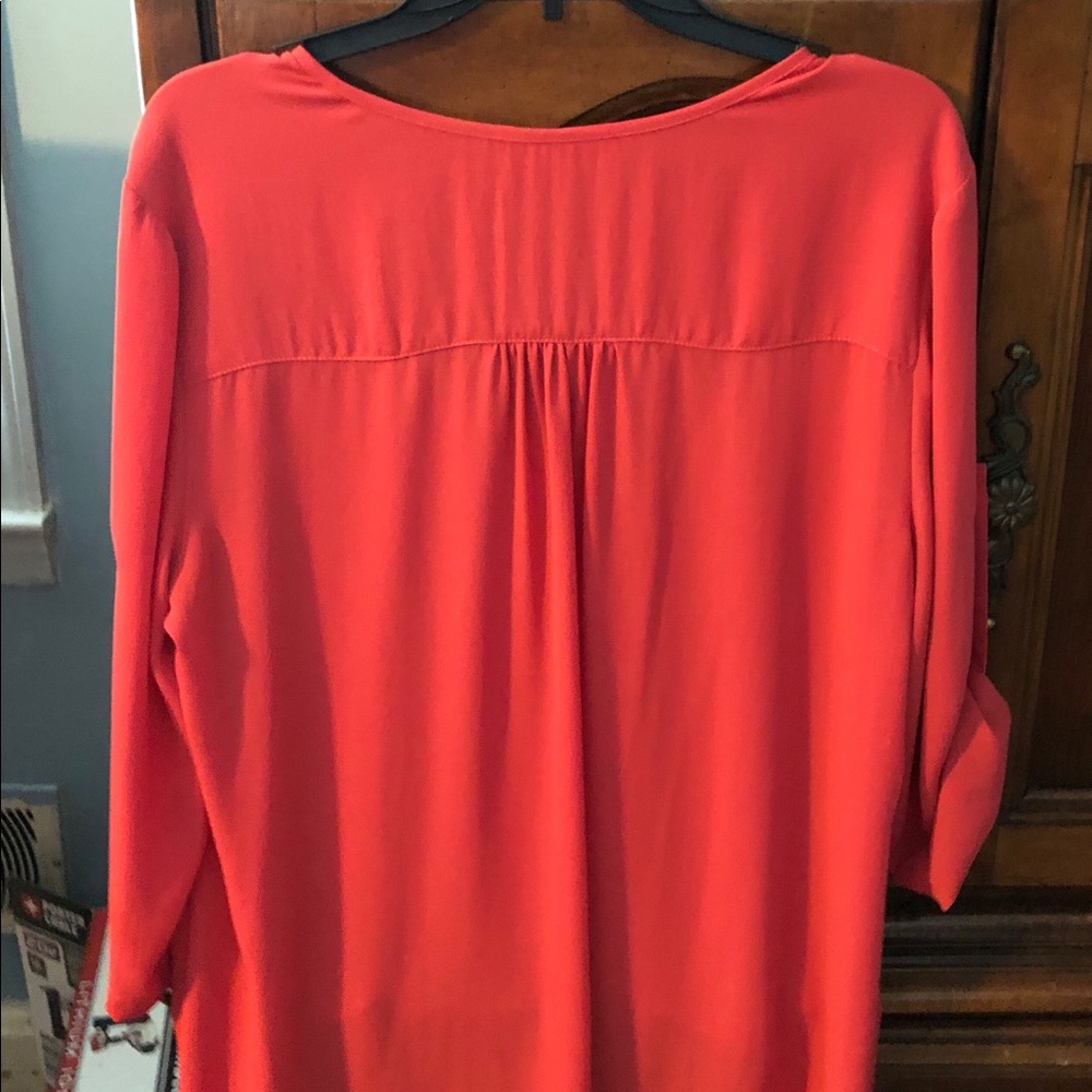 Karen Kane Shirt short on front longer in back